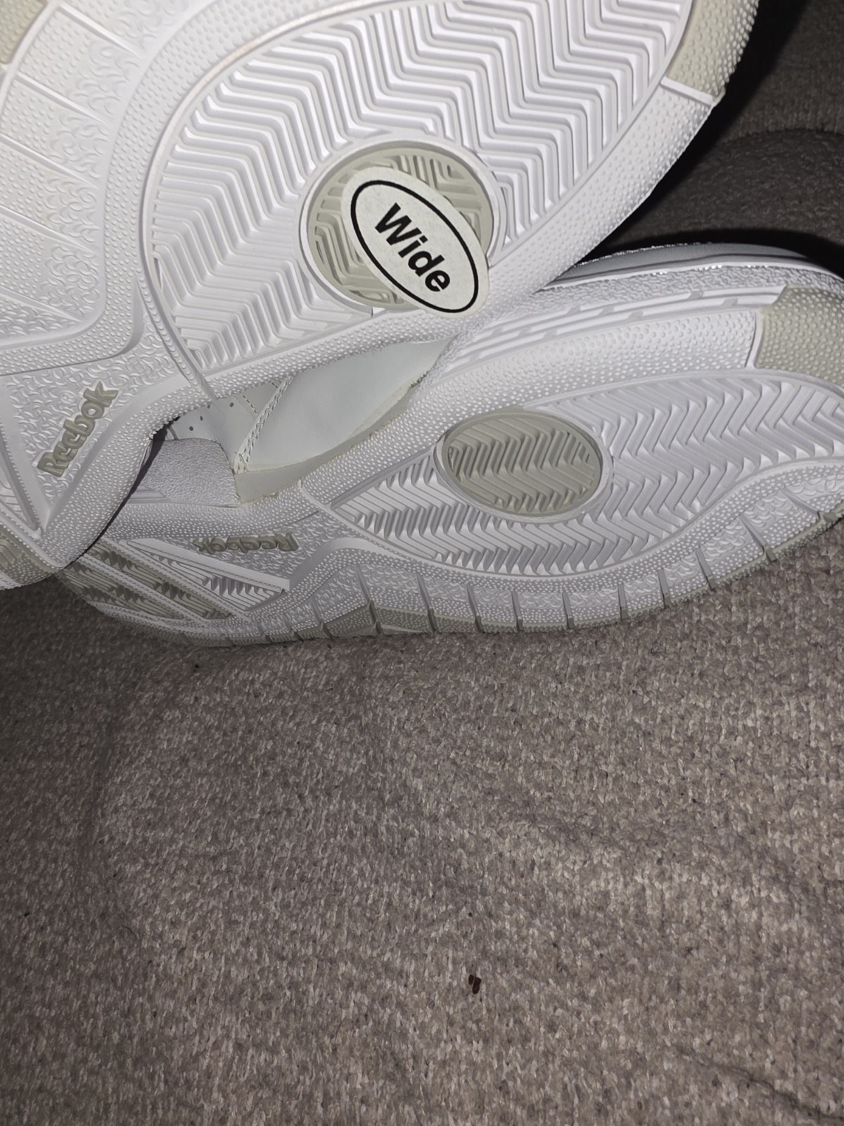 READ DESCRIPTION!Reebok BB4600 Classic White Leather Mid Top Sneaker Wide size 7