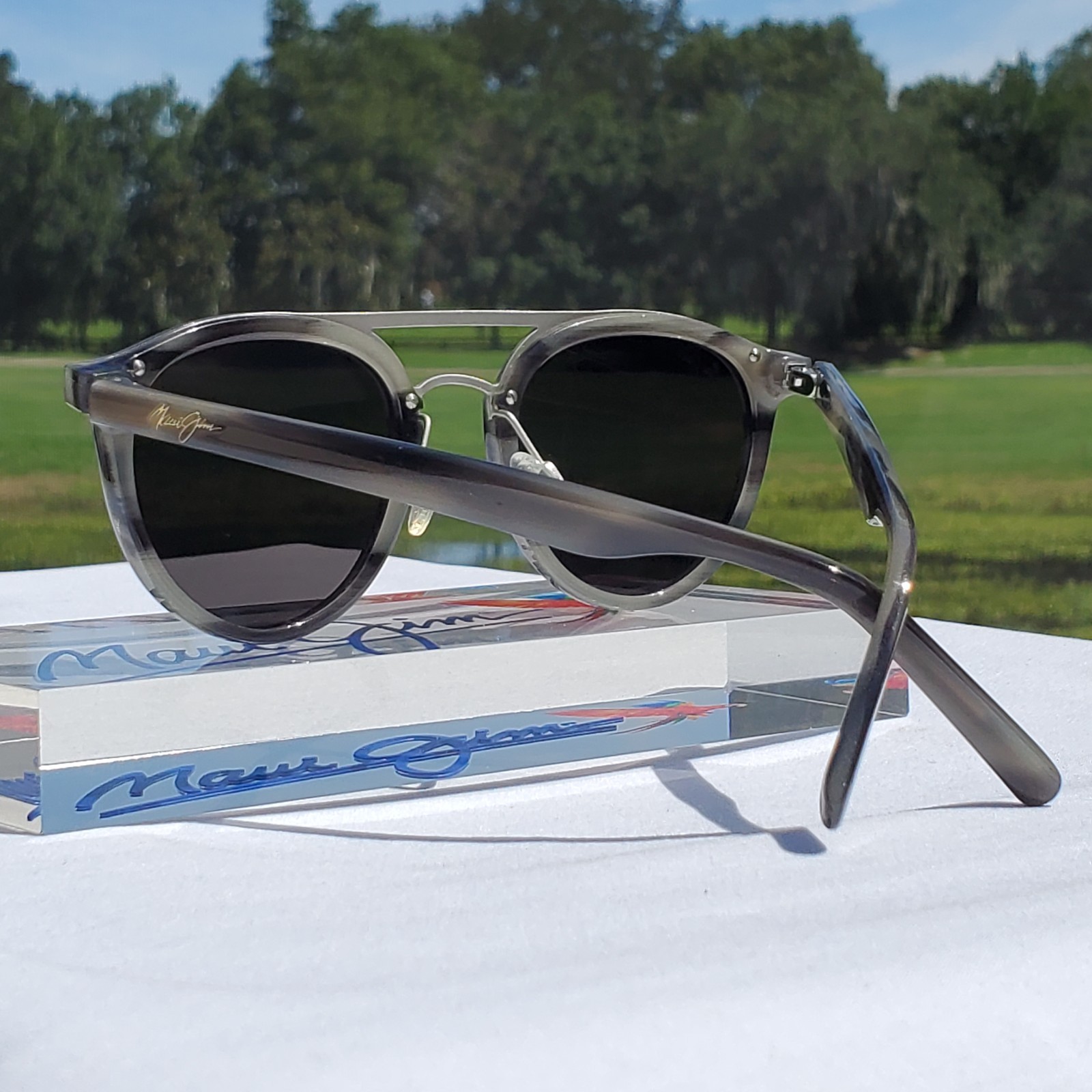 *******Maui Jim “SUNNY DAYS” 529-14E Gloss Grey Horn Frames / Grey Lenses*******