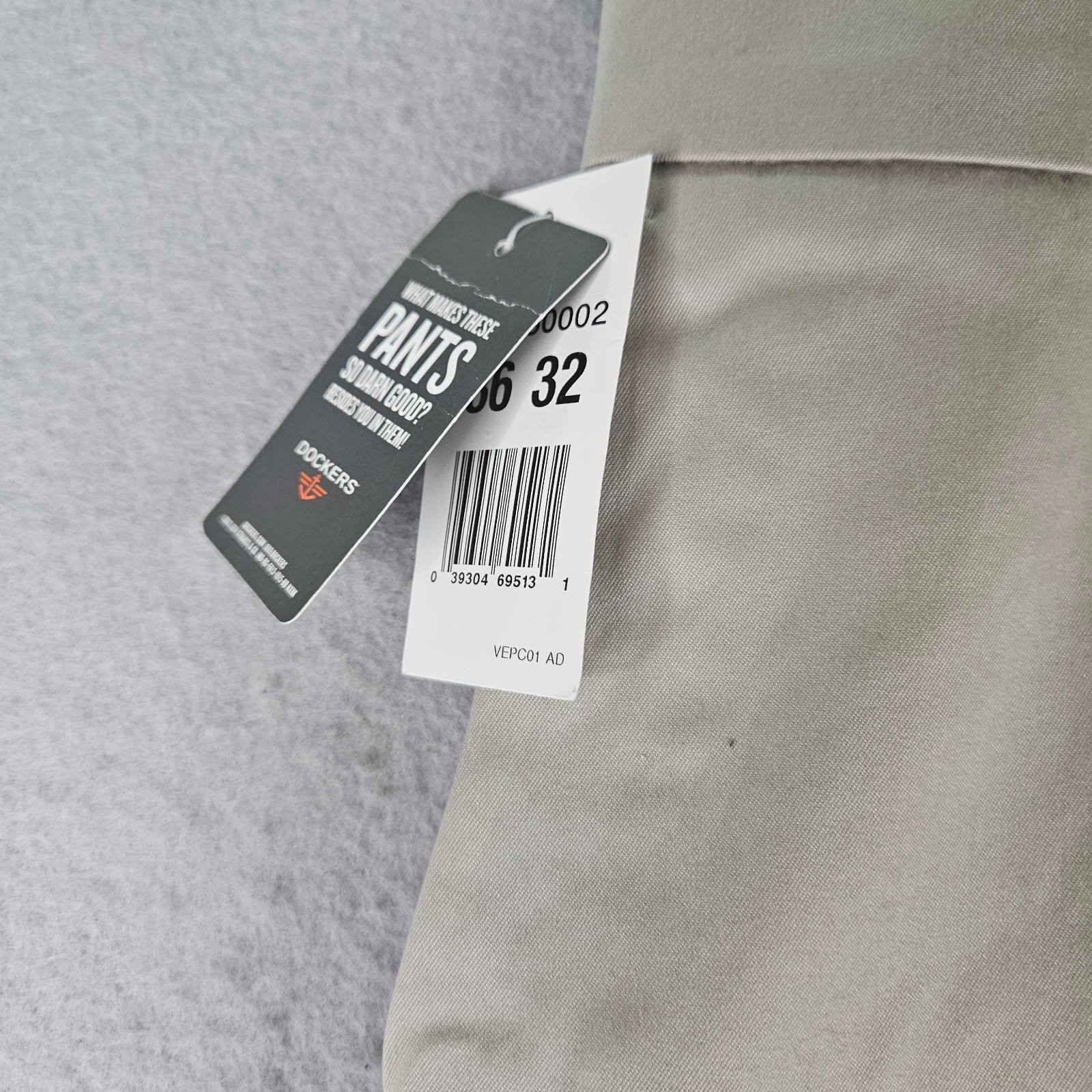 NEW Dockers Khaki Pants Mens 36×32 Beige Relaxed Business Office No Iron Flat