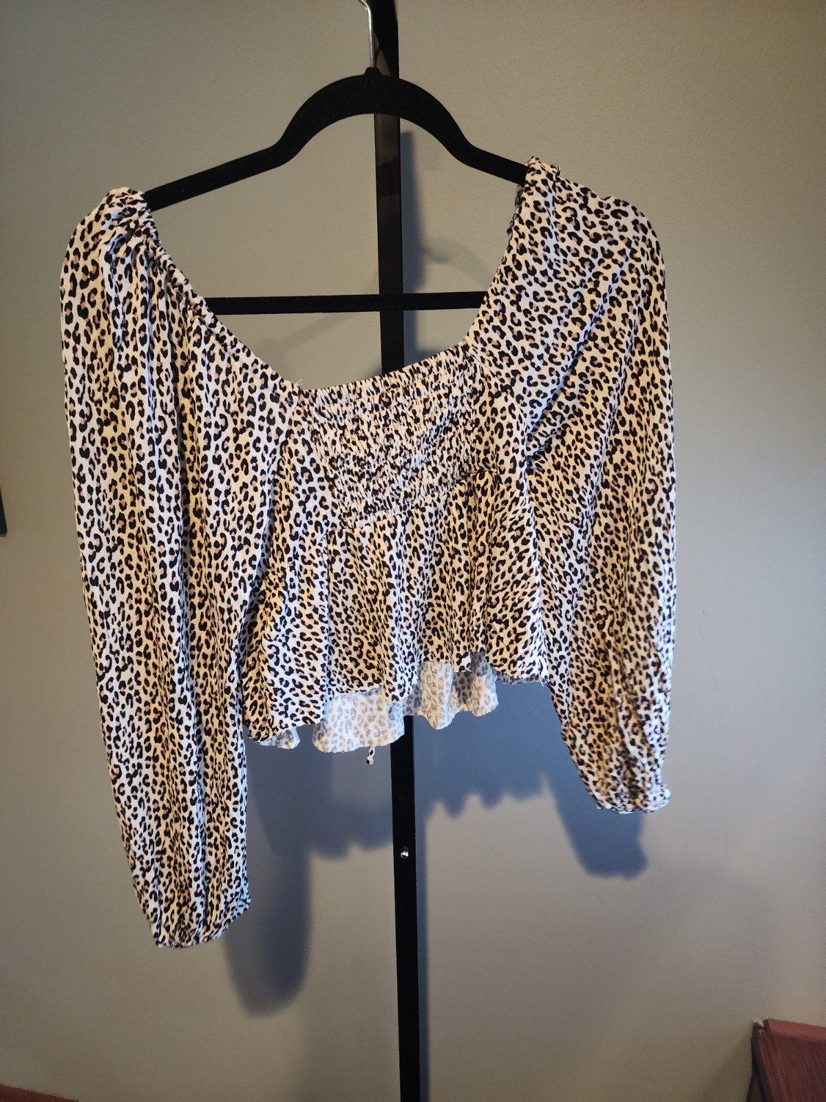 Urban Outfitters Crop Top Women’s Medium Leopard Print Balloon Sleeve Keyhole