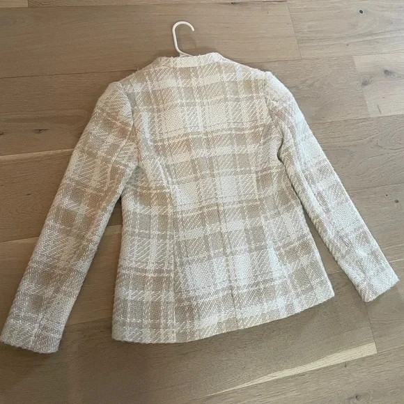 Elie Tahari Beige White Plaid Tweed Blazer Jacket Quiet Luxury Careerwear Spring