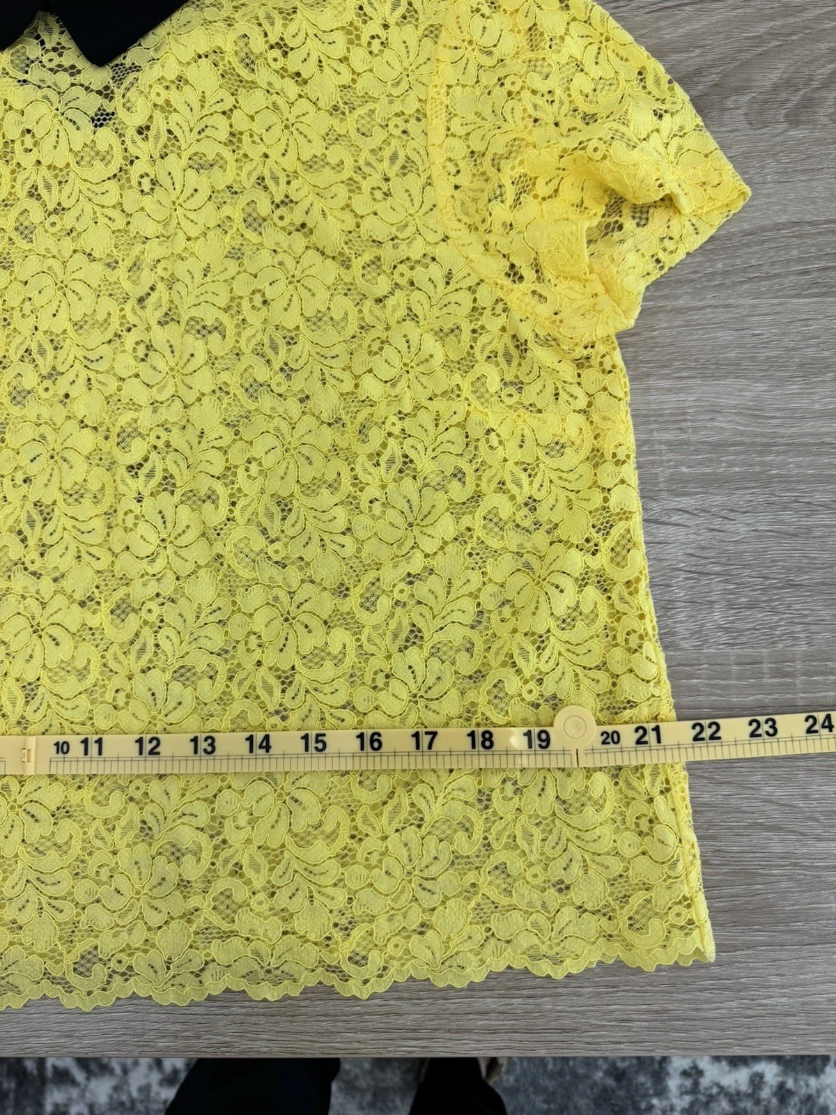 ZARA Vibrant Yellow Lace Shirt With Demure Black Peter Pan Collar Size XL