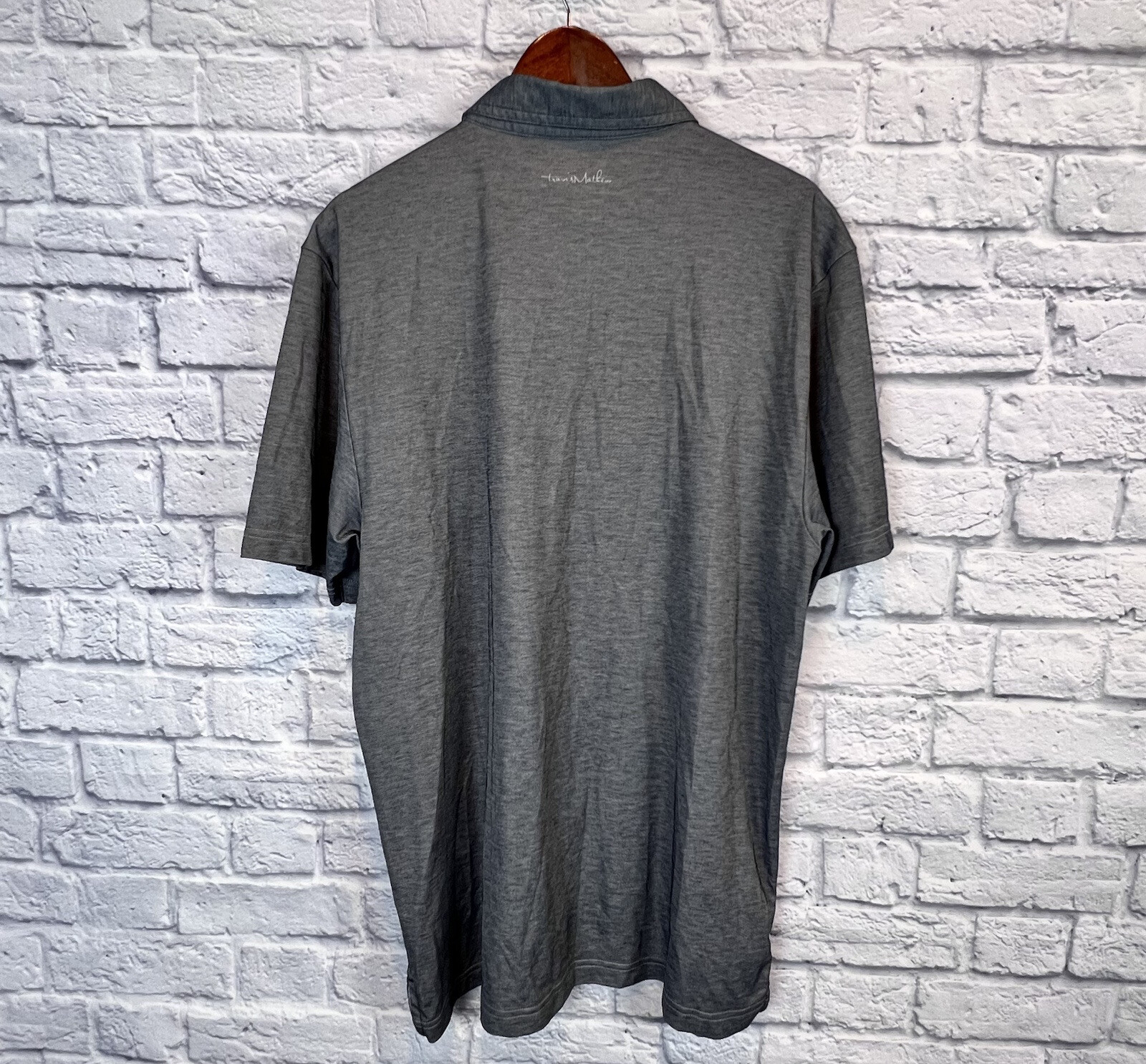 Travis Mathew Men’s Four Button Gray Short Sleeve Golf Polo Shirt Logo Size XL