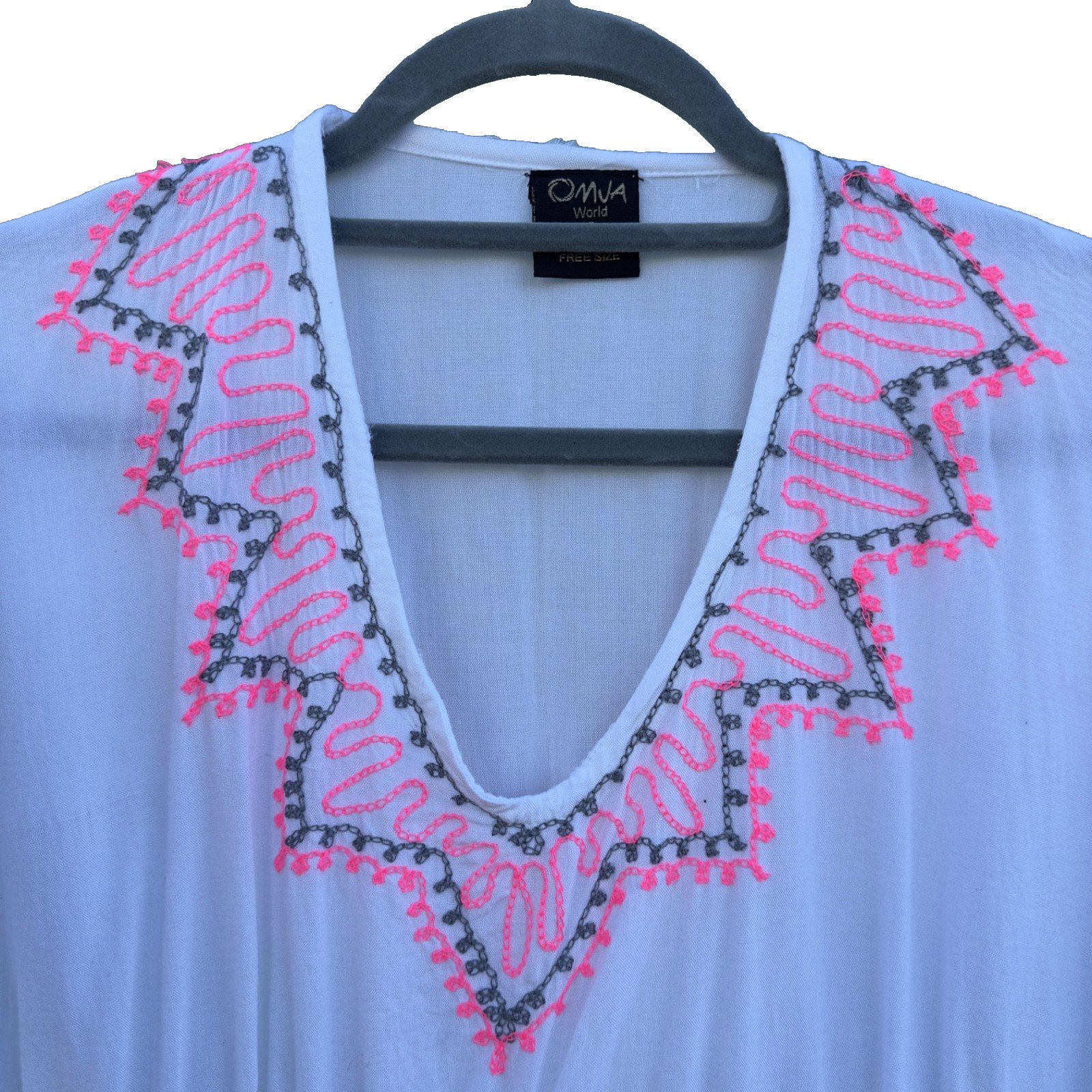 Omja World White Kaftan Top – Neon Pink Treble Clef & Black Swirl Embroidery OS