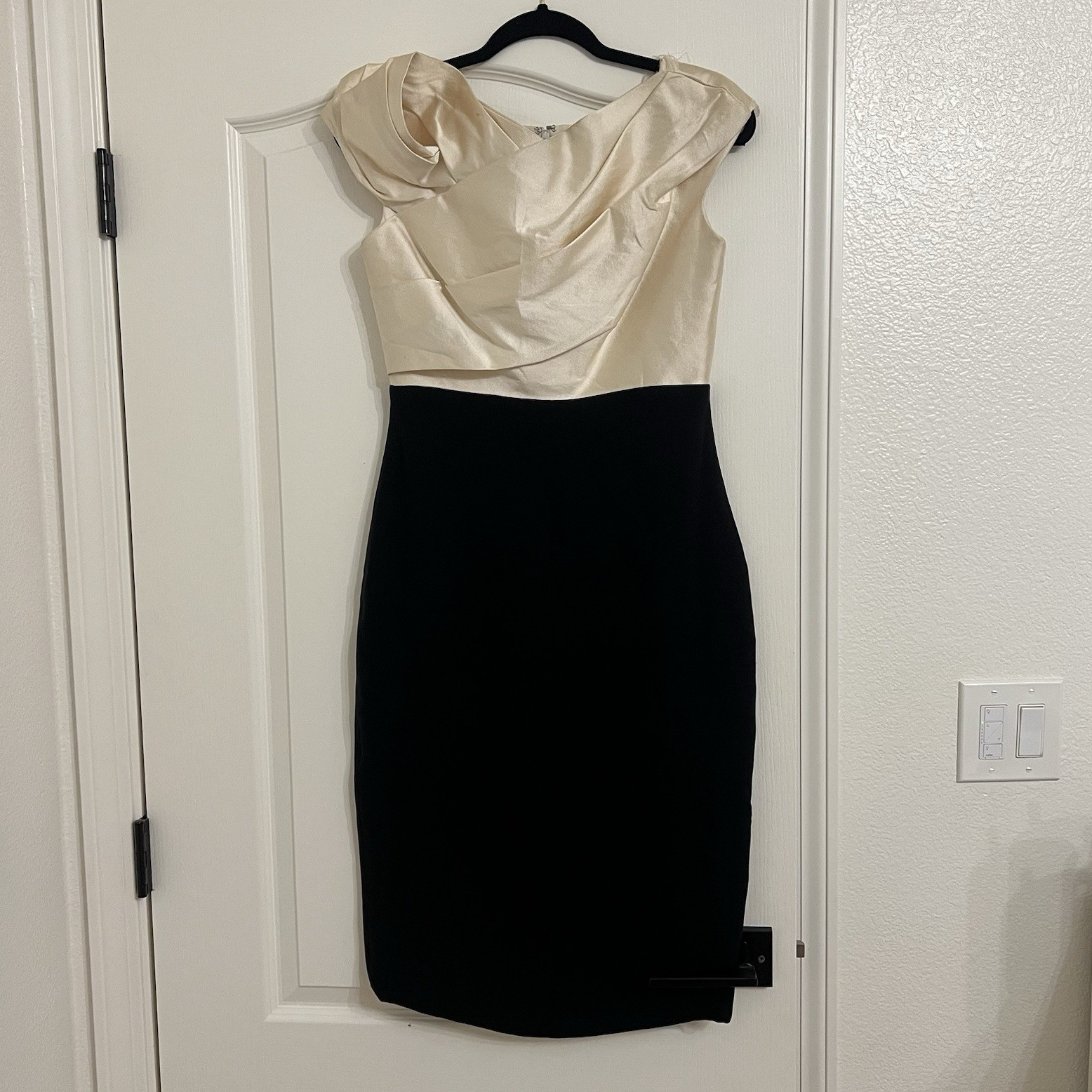 Marchesa Ivory/Black Colorblock Silk Satin Off Shoulder Sheath Dress 6