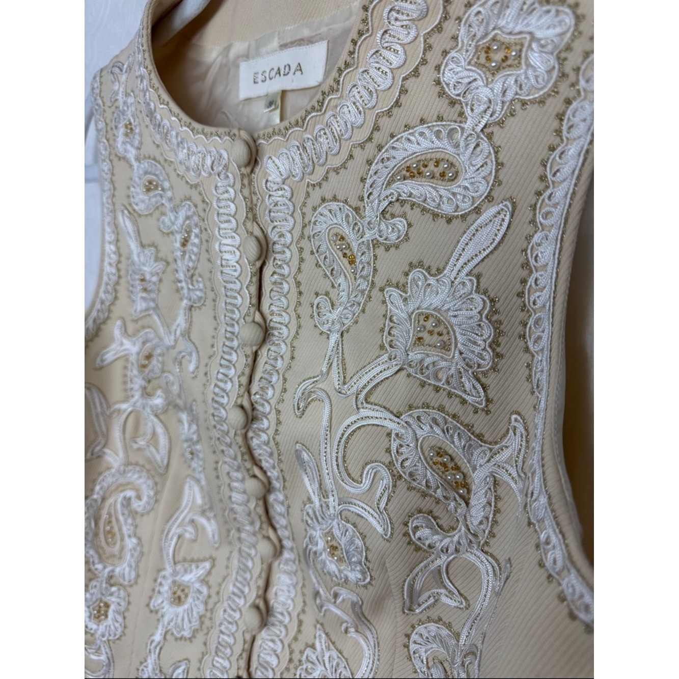 Escada Cream Embroidered Vest 100% Wool Beaded Button Front Size 38 Luxury