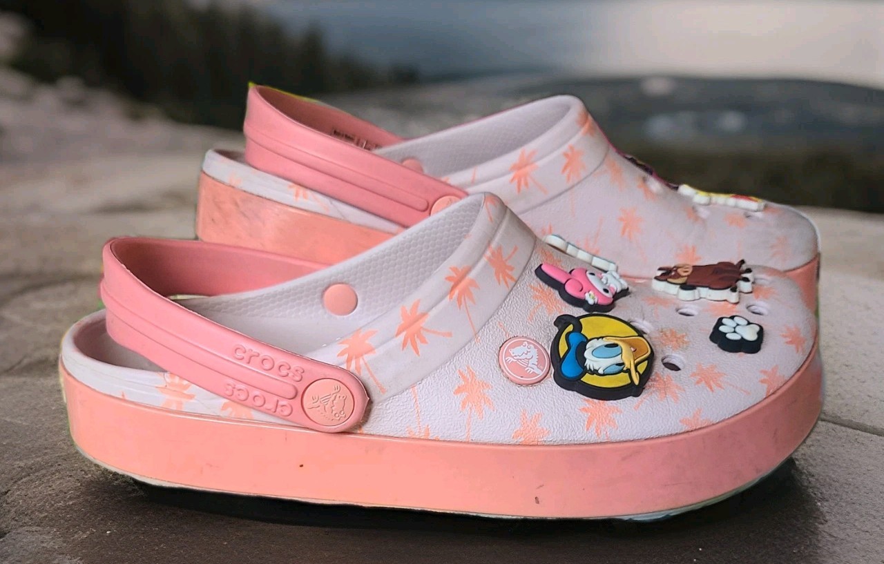 Crocs Clogs W/8 – M/6 Peach & Jibbitz Charms