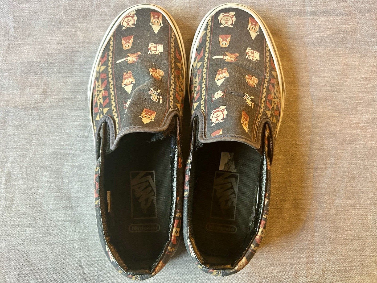 Vans RARE ZELDA VINTAGE Slip- On Low Top Canvas Sneakers