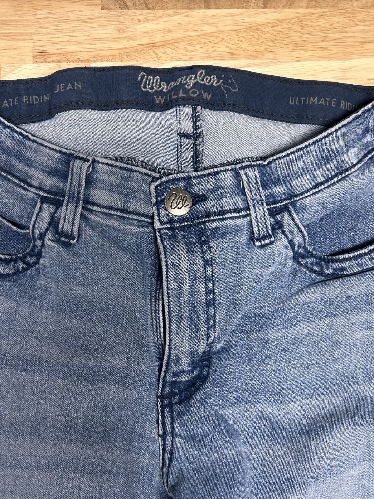 Wrangler Women’s Ultimate Riding Stretch Jeans in Willow Bootcut Light wash 7×34