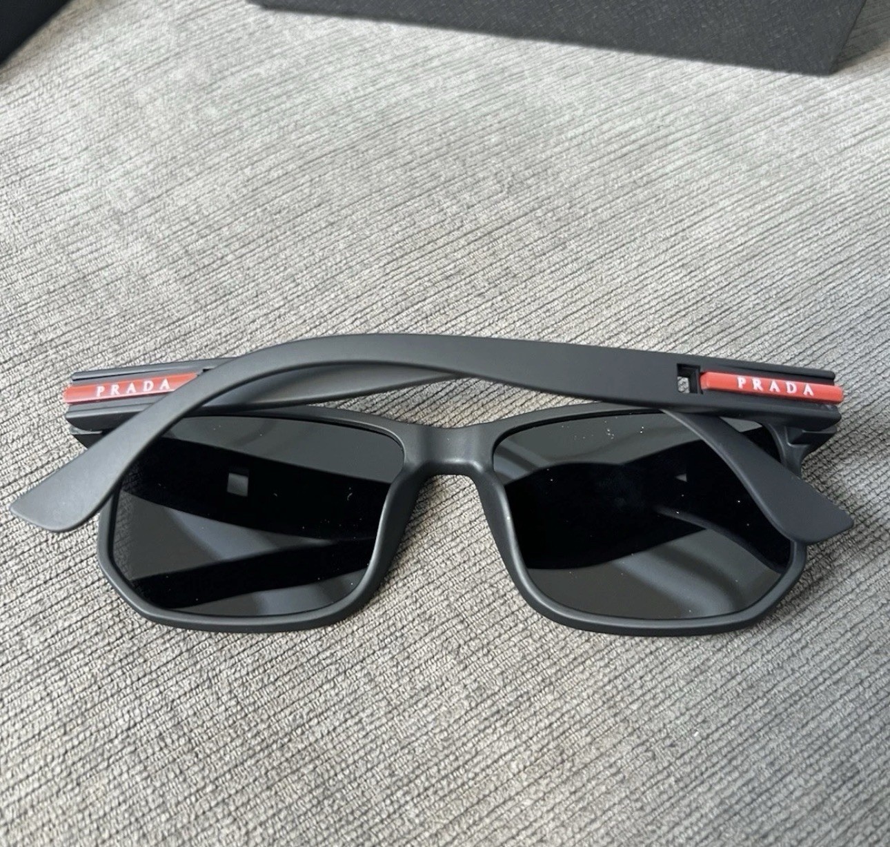 PRADA Men’s Línea rossa Black Designer Sunglasses FREE SHIPPING (AUTHENTIC✅)