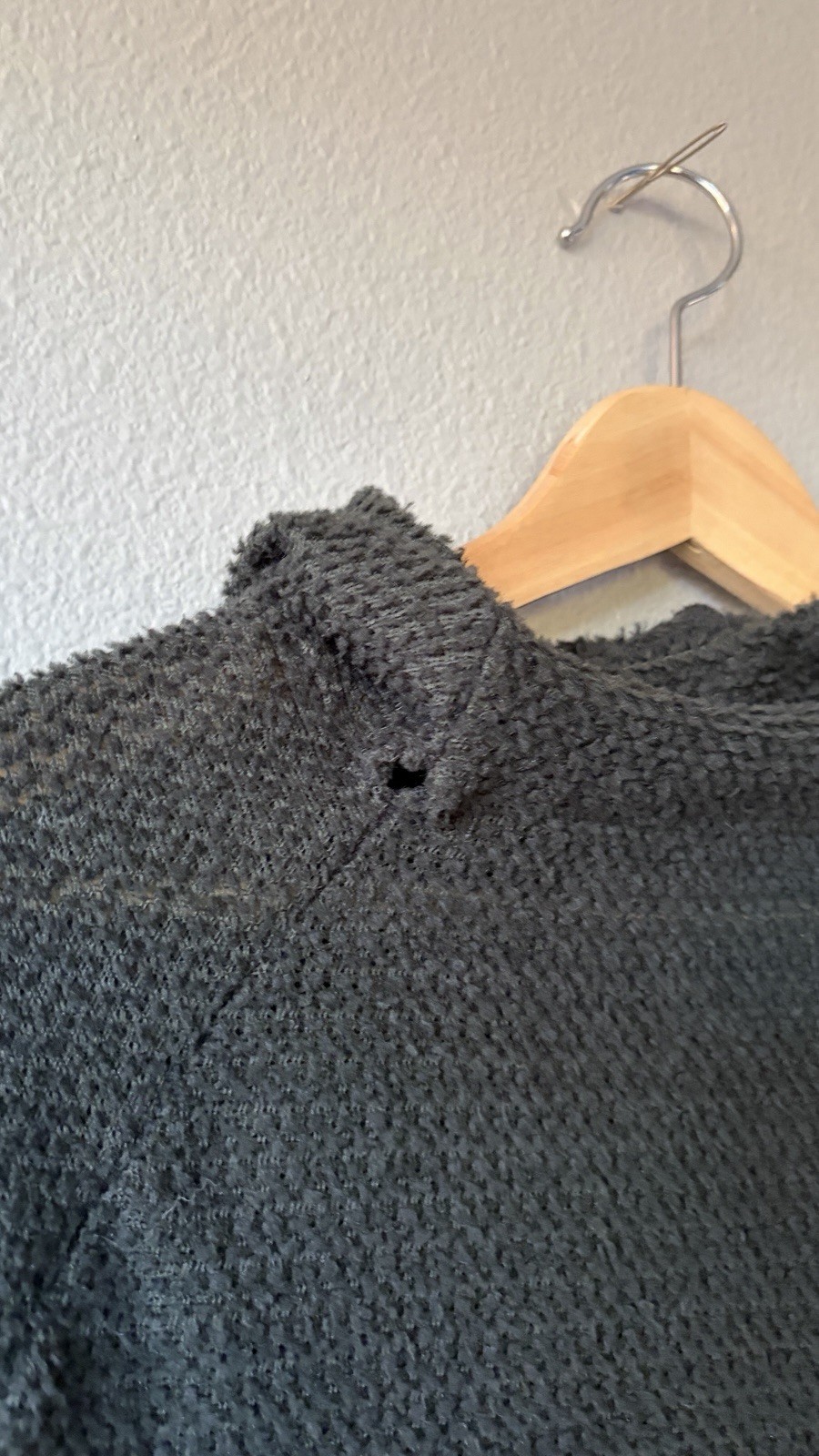 Senchi Designs Black Fleece Pullover Hoodie Sweater Men’s M Solid Long Sleeve