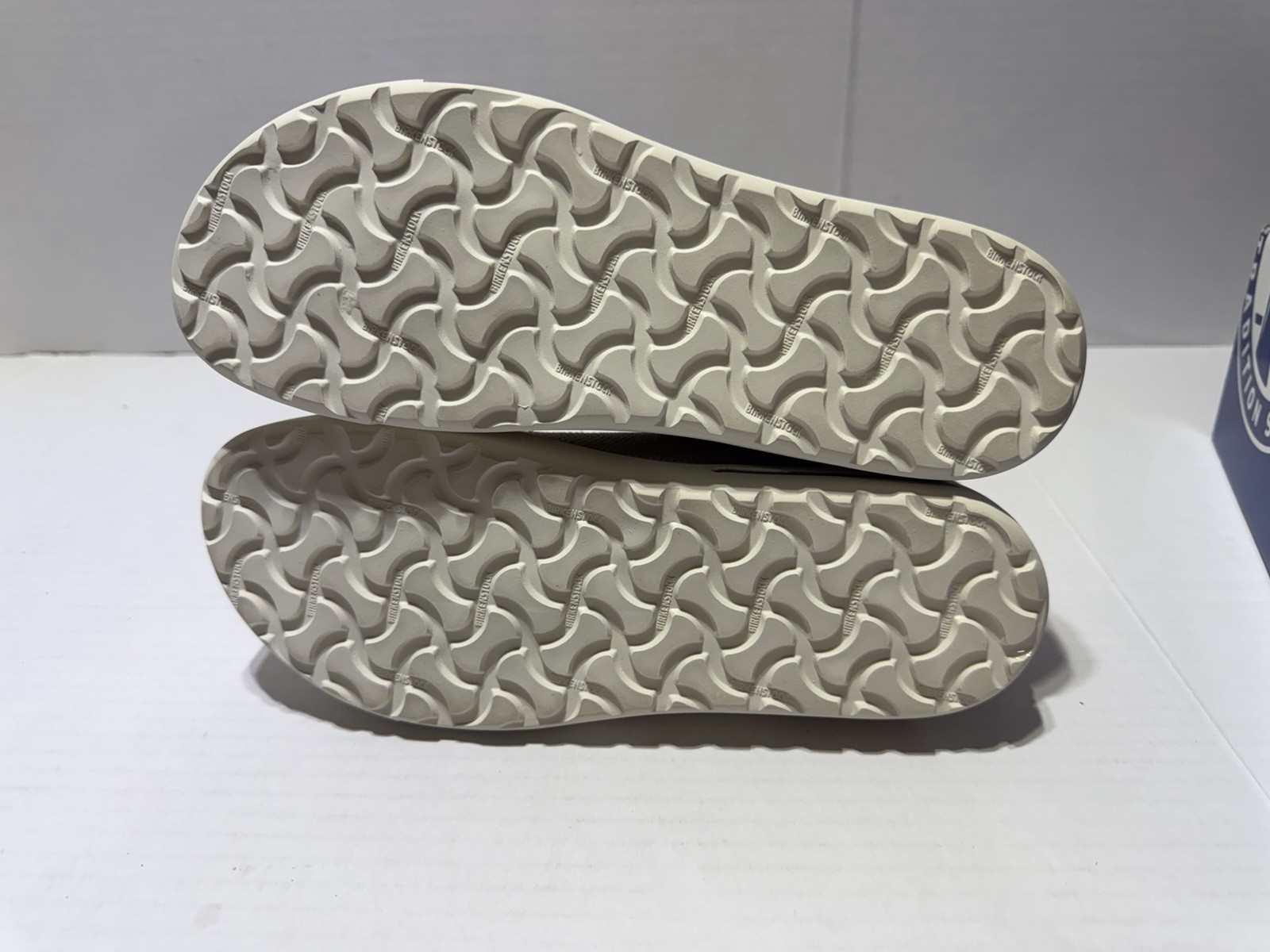 Birkenstock Bend Low Canvas Suede Sandcastle Sneakers. Size 39 US W8 M6
