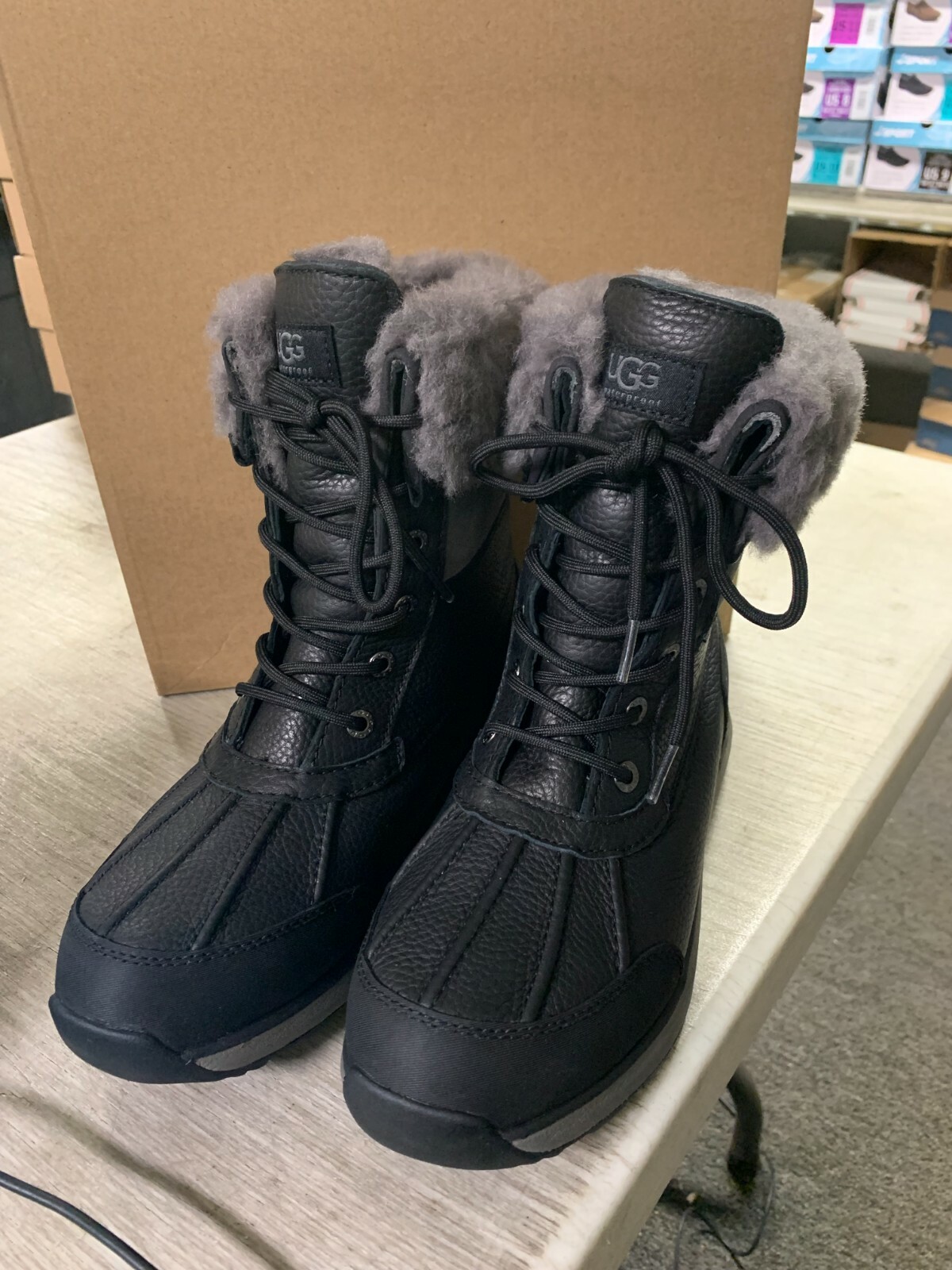 NIB 100% AUTHENTIC Women’s UGG Adirondack Black Boots Sheepskin – Pick Size