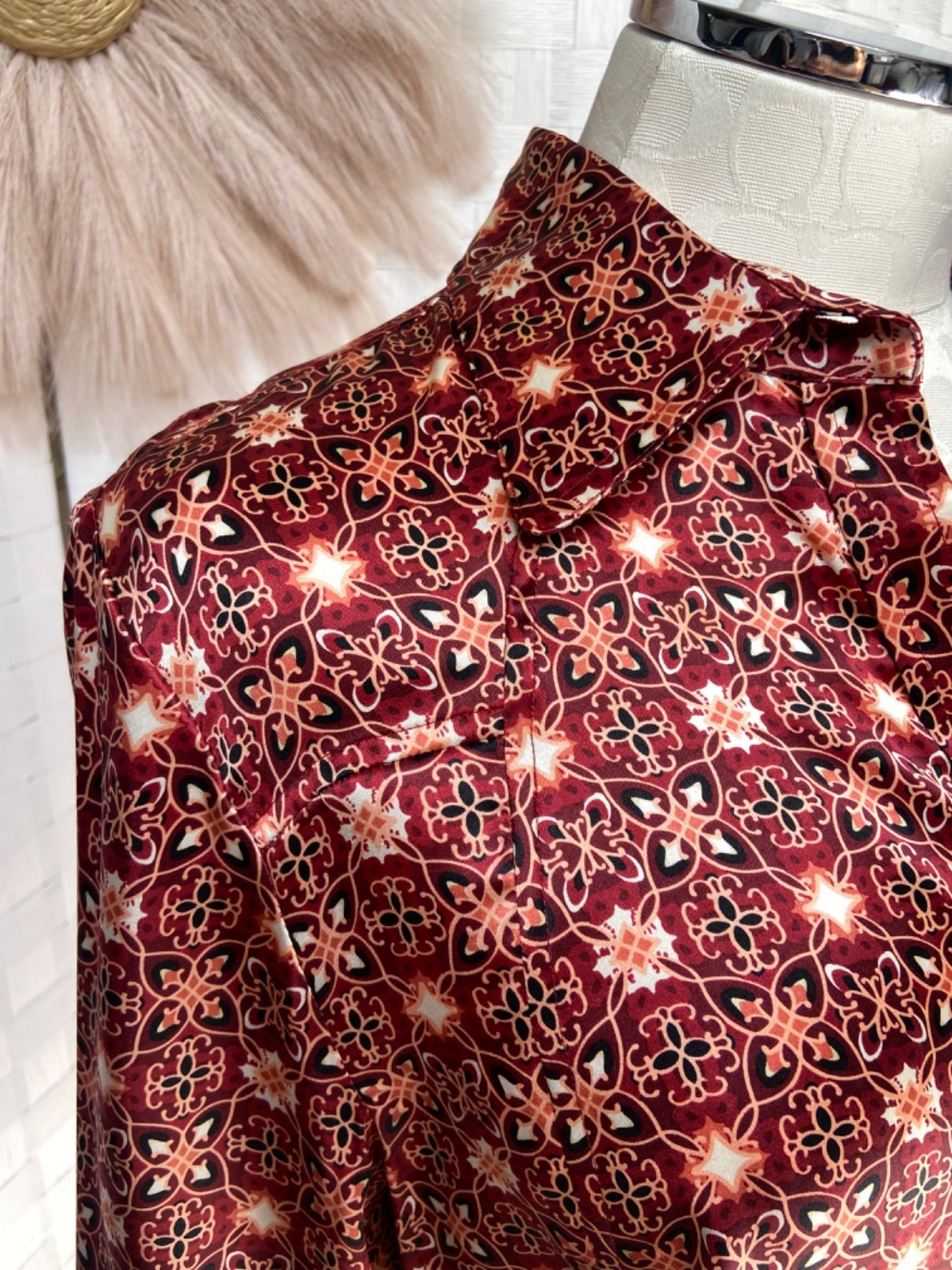 Isabella DeMarco 100% Silk Button Down Geometric Print Burgundy Blouse Size M