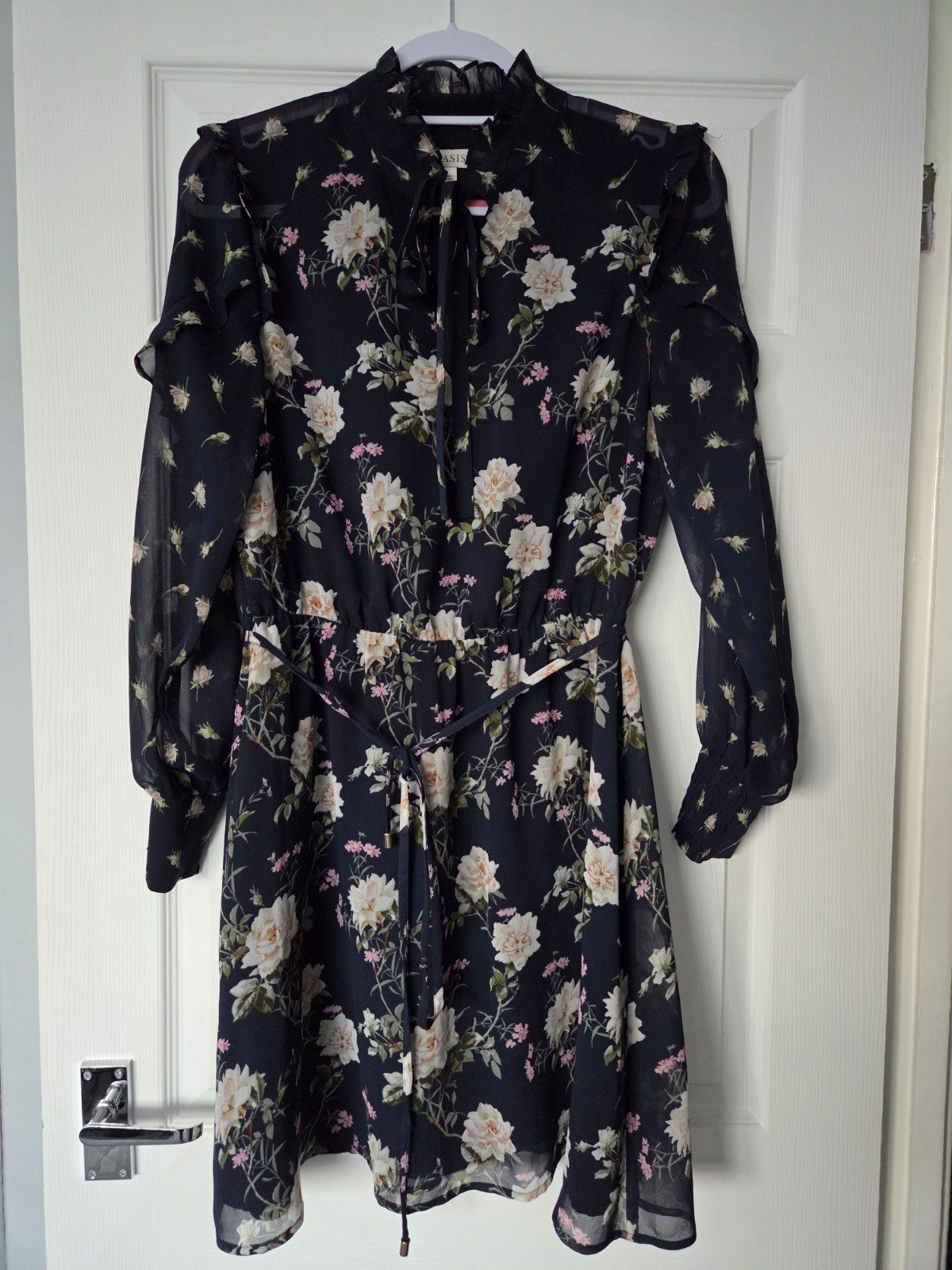 ☆☆ Oasis Navy Floral Chiffon Dress Fully Lined Size 12 Worn once ☆☆