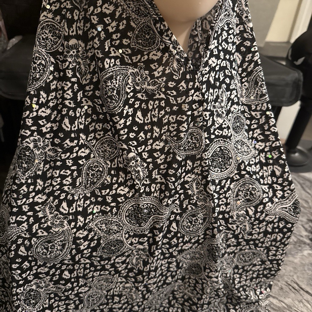 Women’s Black White Paisley Headscarf Scarf Wrap Fashion Accessory