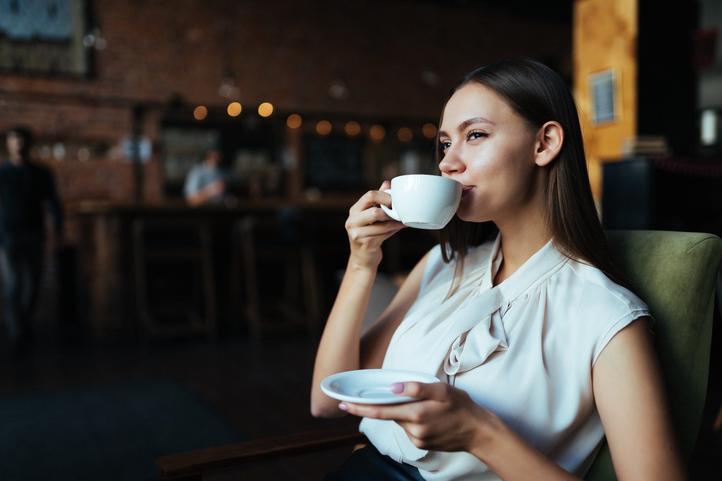 Mulher tomando café